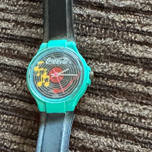 Coke cola Smartwatch with Musical Theme - Green and Black - Picture 7 of 9